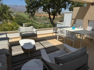 Maison contemporaine de 3 chambres avec superbe terrasse et grand solarium.