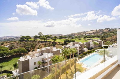 Maison contemporaine de 3 chambres avec superbe terrasse et grand solarium.